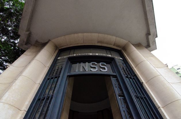 INSS começa a pagar novo piso hoje