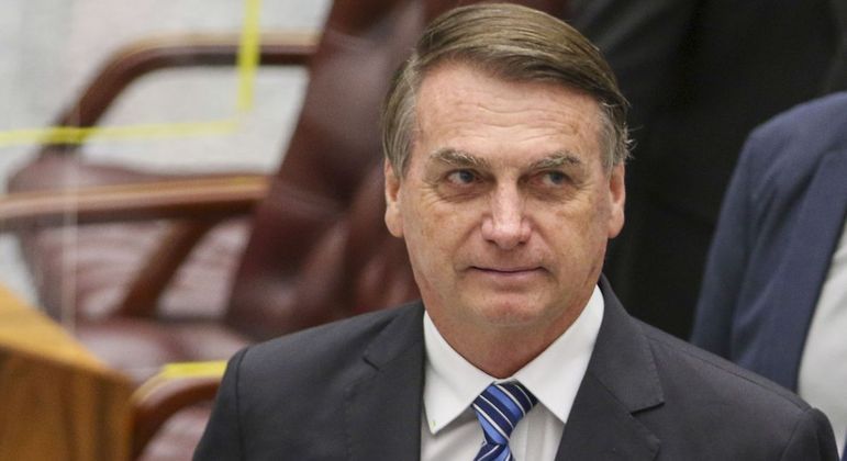 Bolsonaro diz que volta ao Brasil em março para liderar oposição a Lula veja vídeo