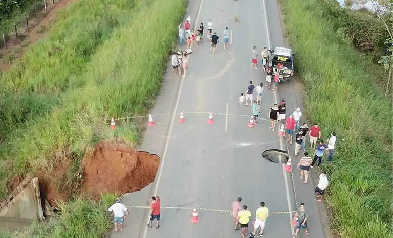 Acre e parte da Ponta do Abunã isoladox: filas se formam em trecho interditado da BR-364 em Rondônia; Dnit vai construir desvio