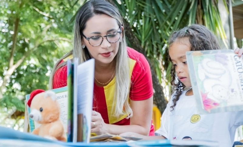 No Dia Nacional do Livro, Secretaria de Cultura de Cacoal promove evento com crianças na Praça Municipal