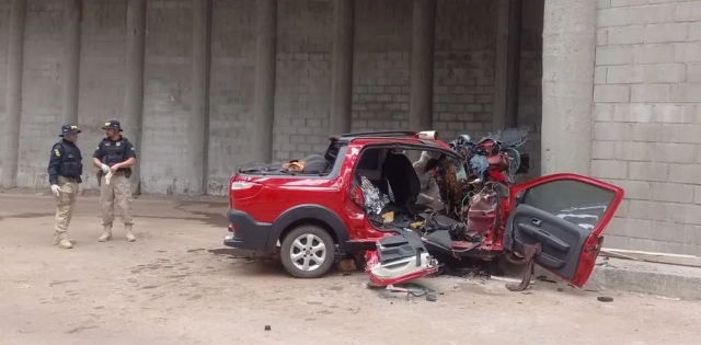 Casal de irmãos morre após carro bater em viaduto de Porto Velho