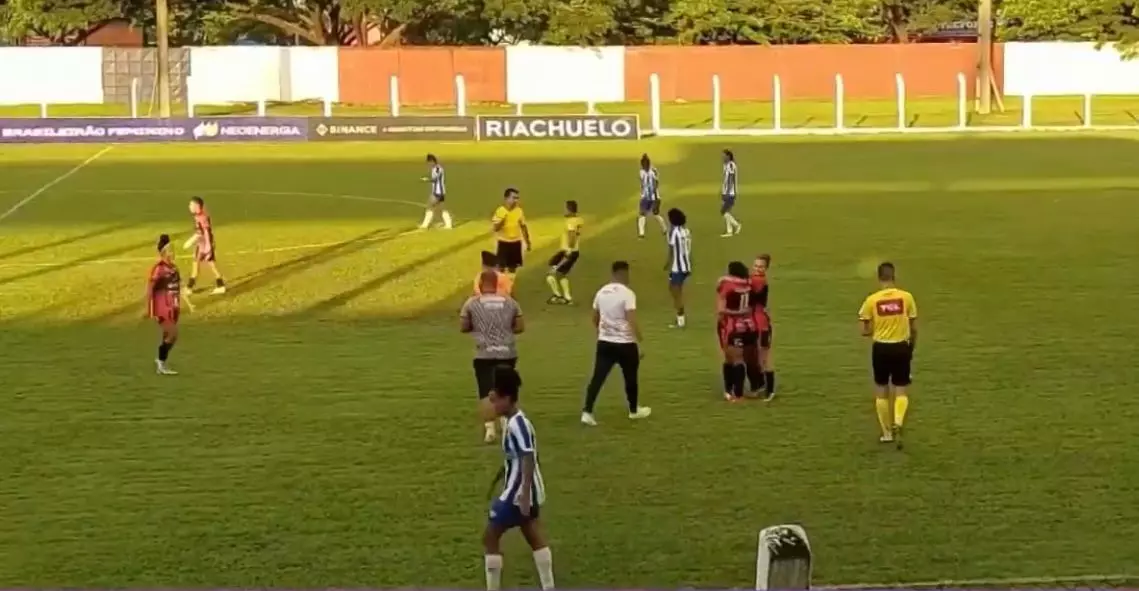 Com gols de Naiane, Real Ariquemes bate Avaí Kindermann no Valerião e vence a 1ª no Brasileiro feminino