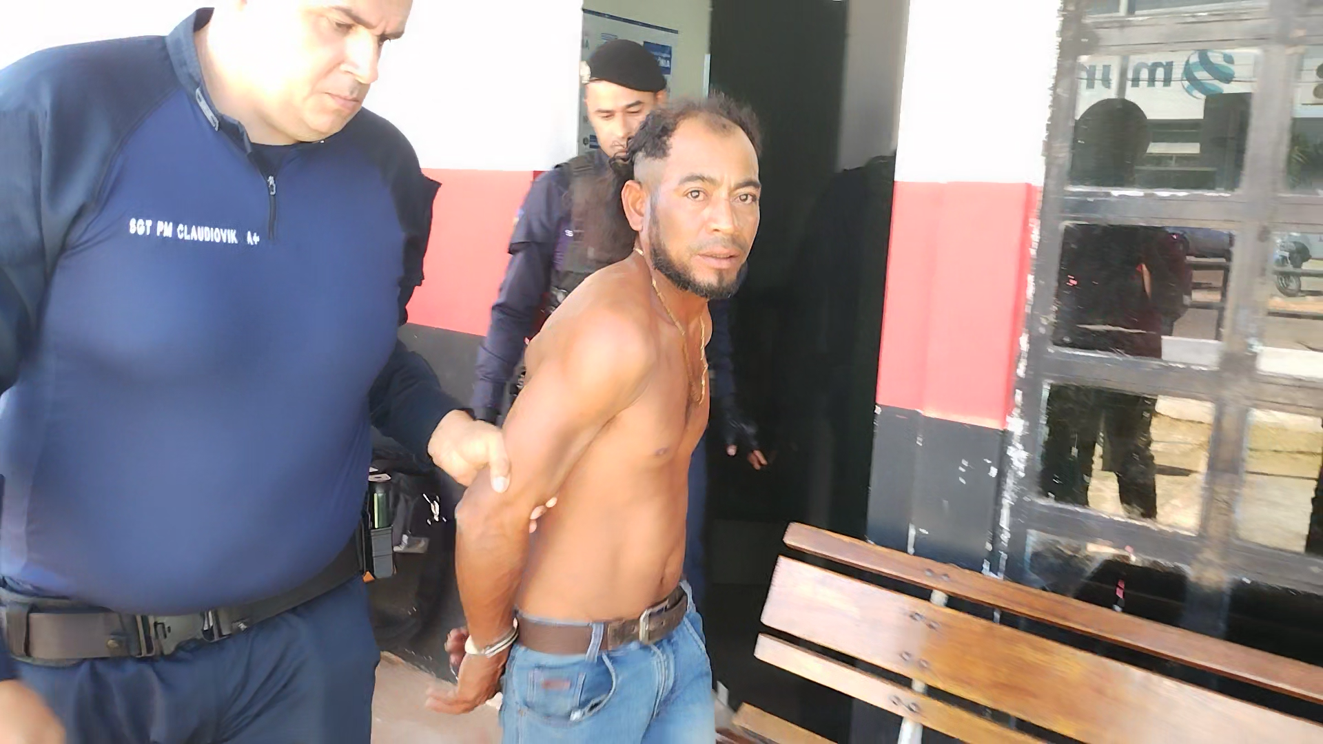 Homem e preso por tentativa de estupro no comercio de Cacoal veja VIDEO