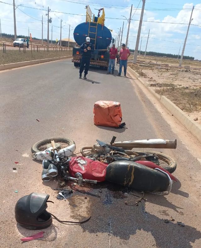 Motociclista morre após bater em caminhão em Vilhena, RO