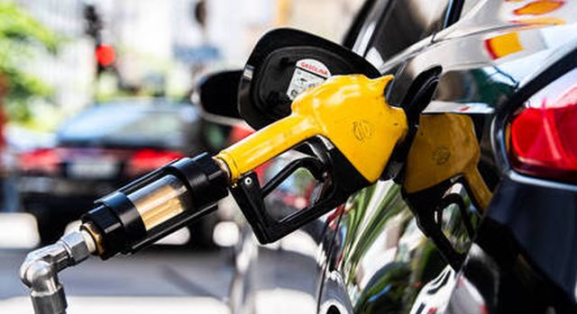 Encher o tanque do carro com gasolina está R$ 40 mais caro em 2023