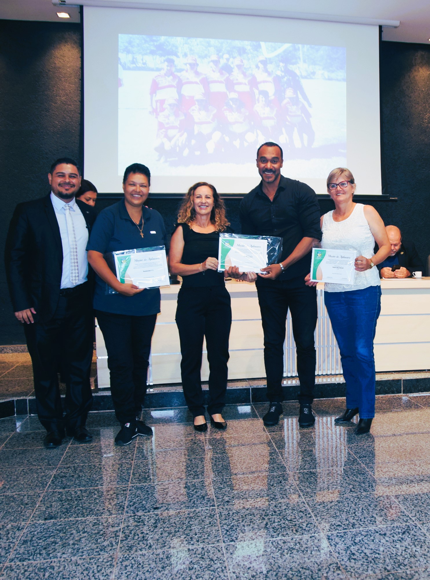 Moção de Aplausos, aconteceu, 20 de Outubro na Câmara Municipal de Cacoal as equipes de Futebol Feminino do município de Cacoal veja FOTOS