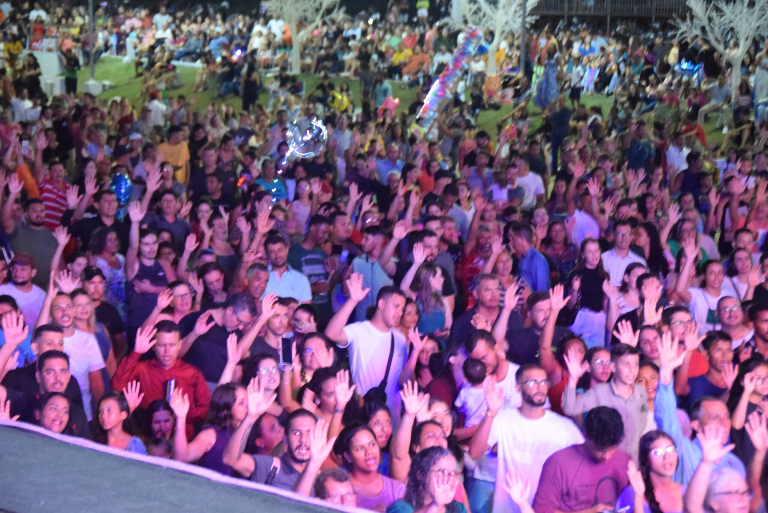 Natal na praça do beira rio e celebrando com alegria os 46 anos desta cidade encantadora