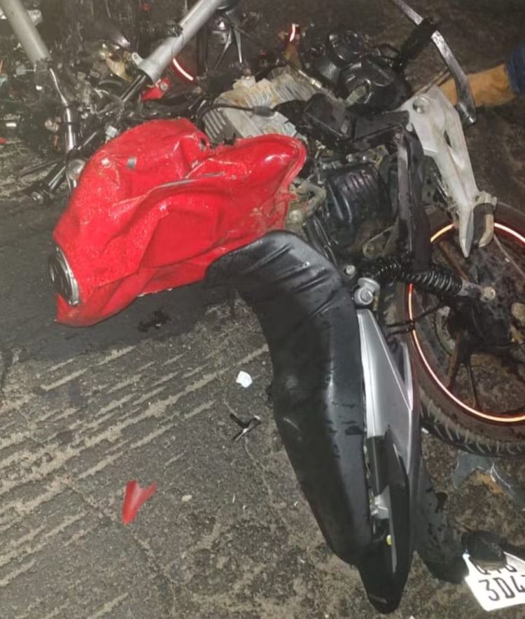 Motociclista morre após desviar de pedestre e bater de frente com carreta na BR-364 em RO