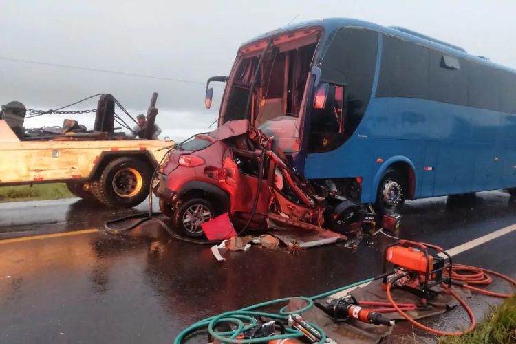 Policial Civil de Rondônia morre junto com a família após carro bater de frente com ônibus em MS