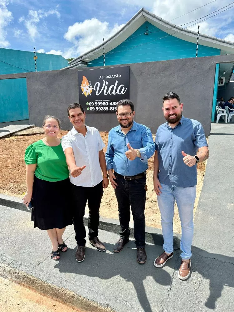 Deputado Cássio Gois participa da inauguração da sede da Associação Vida em Cacoal