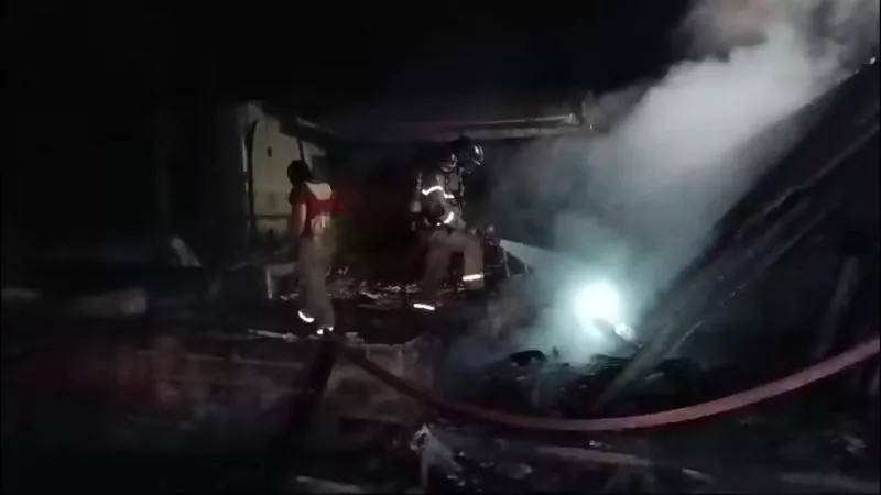 Jovem suspeito de incendiar residência de suposto estuprador de criança é preso pela polícia em Rondônia