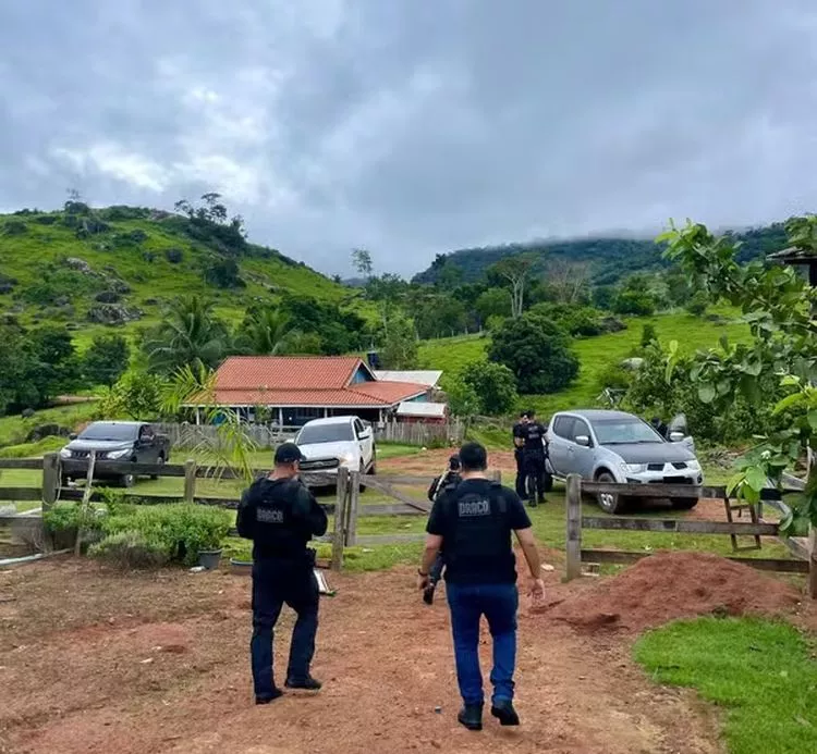 PCRO realiza operação contra invasão de terras públicas, crimes ambientais, lavagem de dinheiro e porte ilegal de arma de fogo em Rondônia