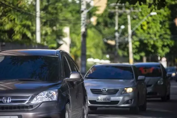 Licenciamento anual: proprietários de veículos com placa final 4 tem até o dia 30 para efetuar pagamento em Rondônia