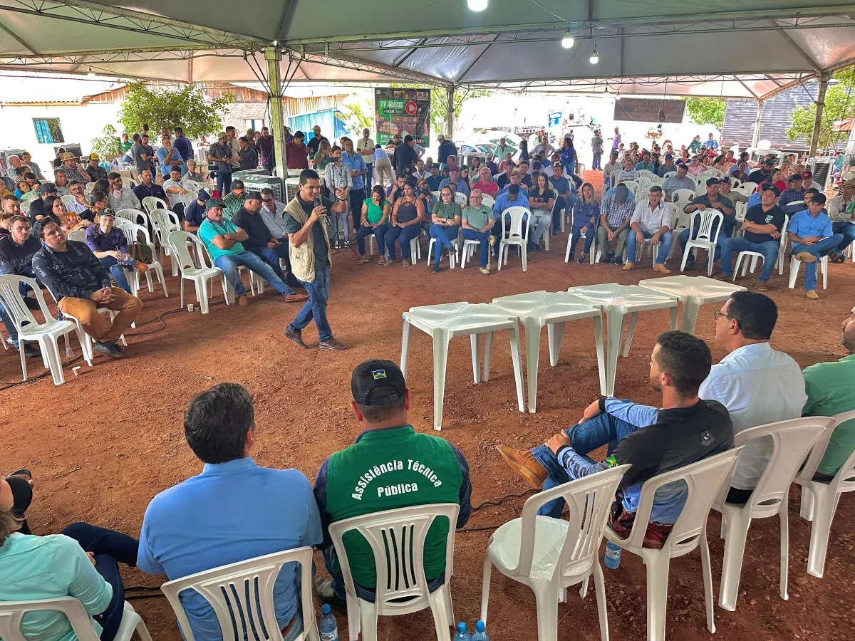 Deputado Cássio Gois participa do início da colheita do café de Rondônia, em Rolim de Moura