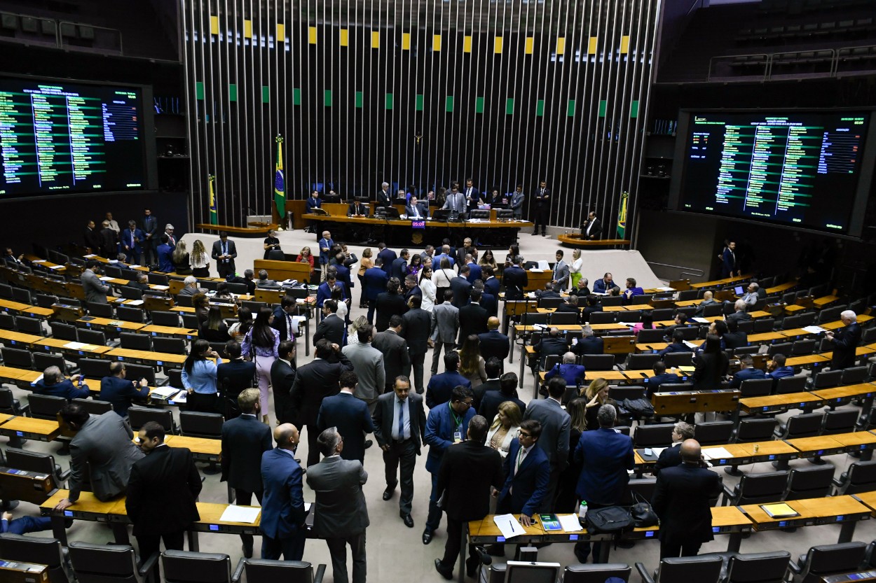 Congresso derruba veto de Lula e volta a proibir “saidinha” de presos