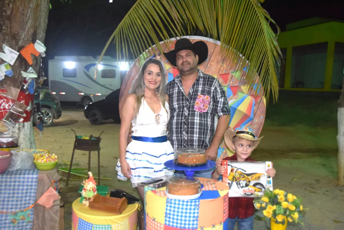 Grande Festa Junina Celebra Aniversário de Fábio Arruda na chácara do tatu