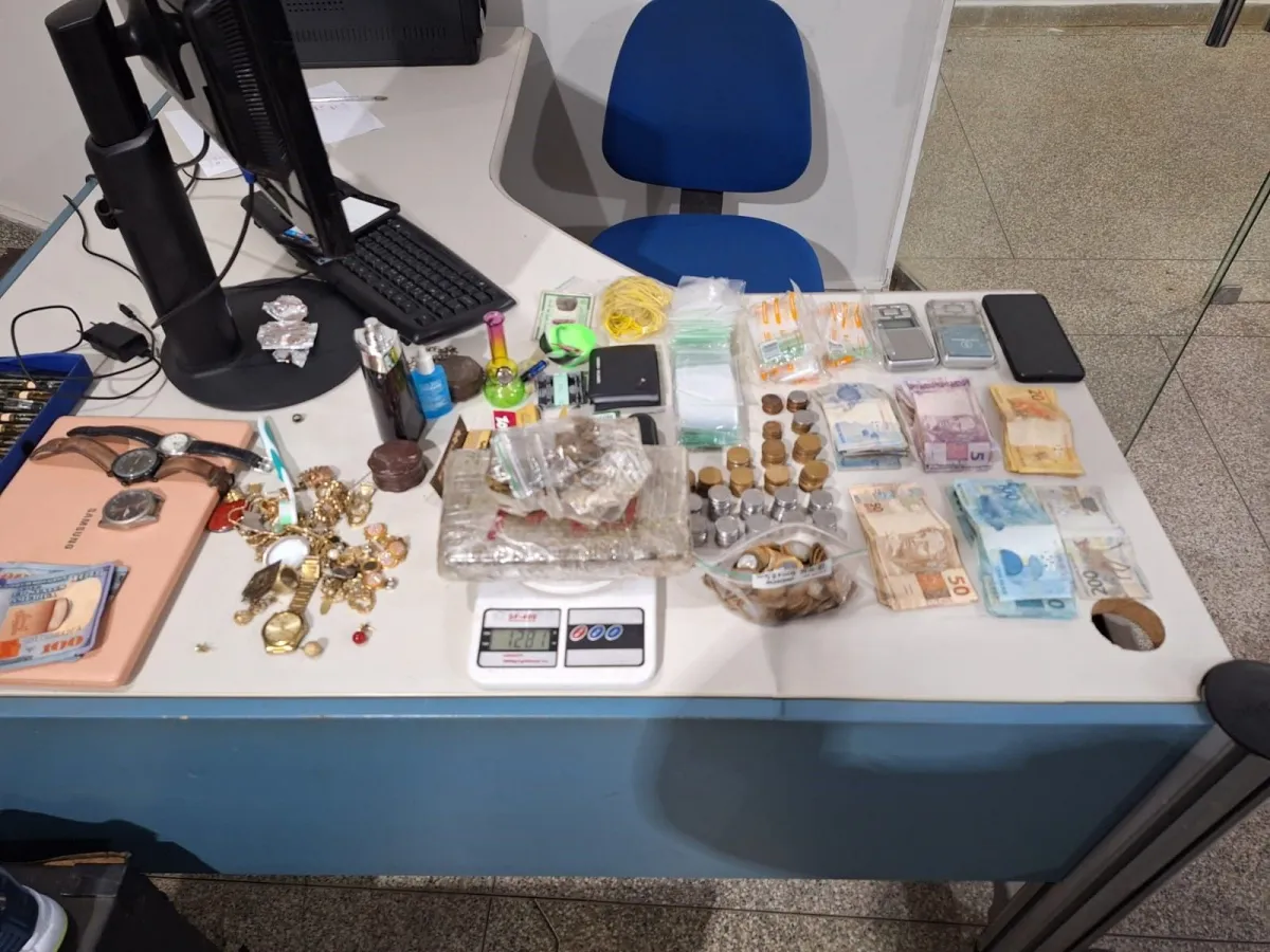 Em Ariquemes, abordagem policial resulta em apreensão de mais de 1 kg de drogas