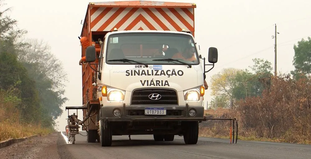 DER inicia obras de microrevestimento na rodovia 383, em Cacoal