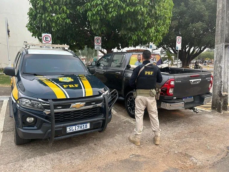 Em Alto Paraíso, PRF recupera veículo com registro de roubo/furto