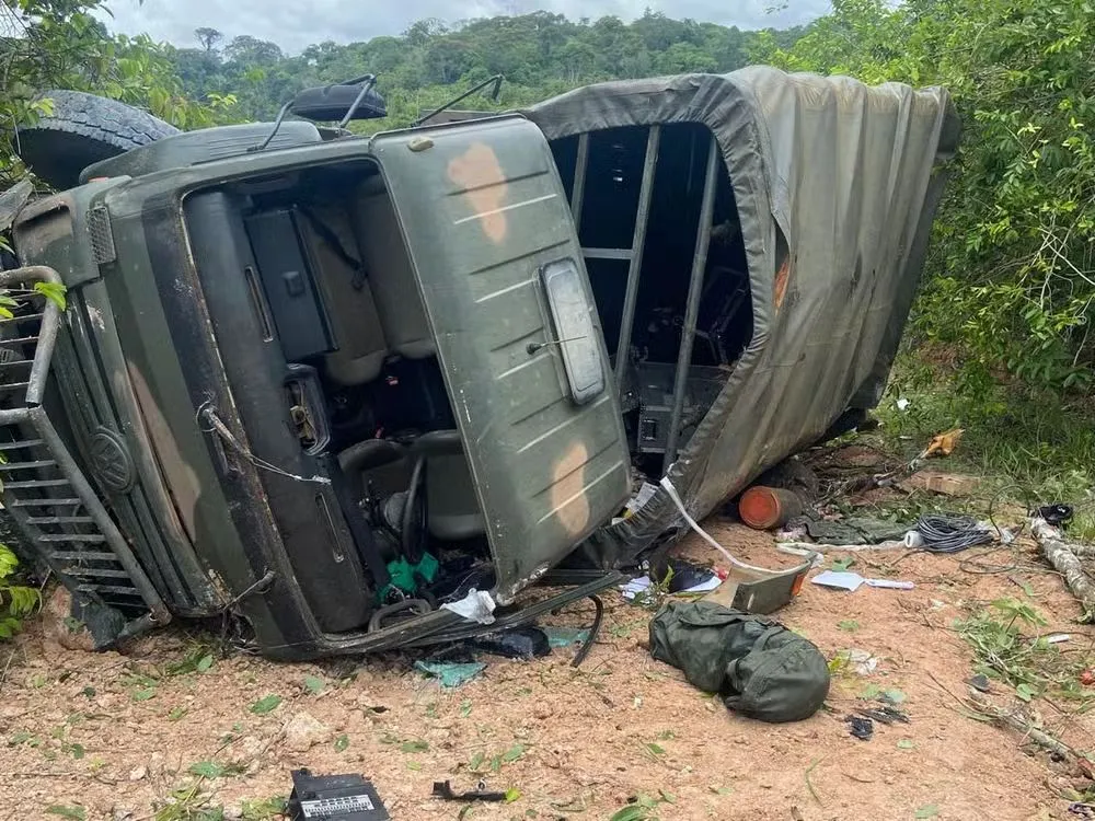 Veículo do Exército se envolve em acidente; uma morte foi registrada