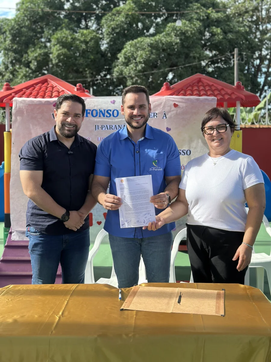 Vereador Márcio Freitas participa da assinatura de convênio para Creche Grilo Falante