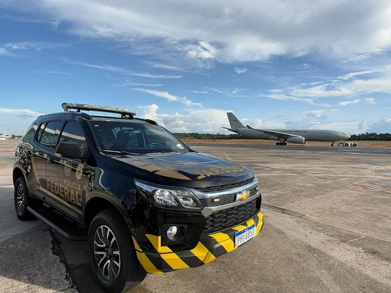 PF acolhe brasileiros de voo oriundo dos EUA