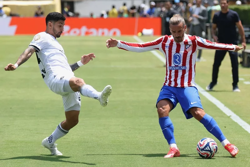 Botafogo perde do Atlético de Madrid e avança como segundo colocado