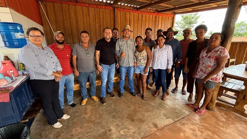 Cirone Deiró assegura recursos para escola do distrito de Samuel