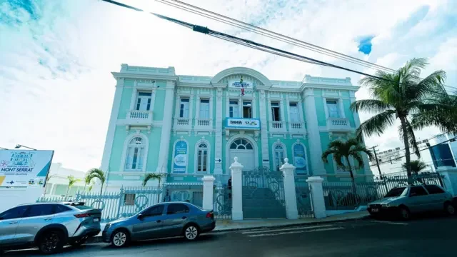 Faxada do hospital, um casarão antigo em Salvador. 
