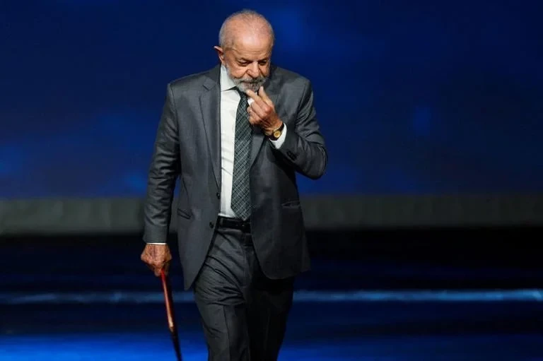 Gastos fora da meta fiscal ultrapassam R$ 300 bilhões em governo Lula 3