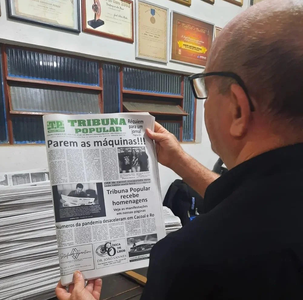 Cássio Gois homenageia Jornal Tribuna Popular com medalha de mérito legislativo e voto de louvor