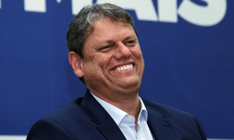 Direita na frente: Tarcísio lidera pesquisa para governo de São Paulo