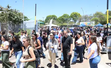 Brasília - 05/10/2025 -A ministra da Gestão e da Inovação em Serviços Públicos, Esther Dweck, durante visita ao campus da Asa Norte do Centro Universitário de Brasília (CEUB), onde 7.068 pessoas estão inscritas para realizar a prova do Concurso Público Nacional Unificado (CPNU).
Foto: Valter Campanato/Agência Brasil