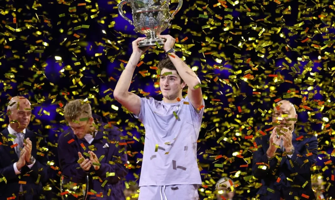 Tennis - ATP 500 - Swiss Indoors Basel - St. Jakobshalle, Basel, Switzerland - October 26, 2025 Brazil's Joao Fonseca celebrates with the trophy after winning his final against Spain's Alejandro Davidovich Fokina REUTERS/Pierre Albouy