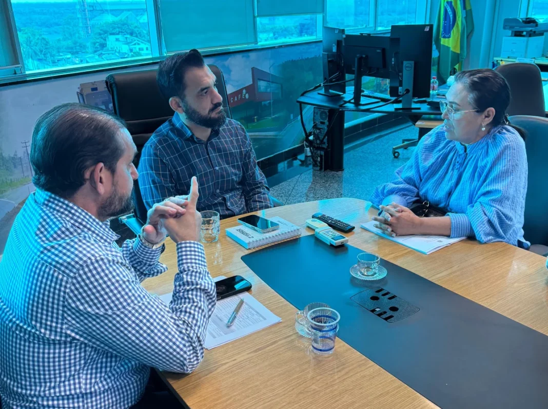 Laerte Gomes busca soluções junto ao DER para garantir mais segurança no tráfego em Espigão do Oeste