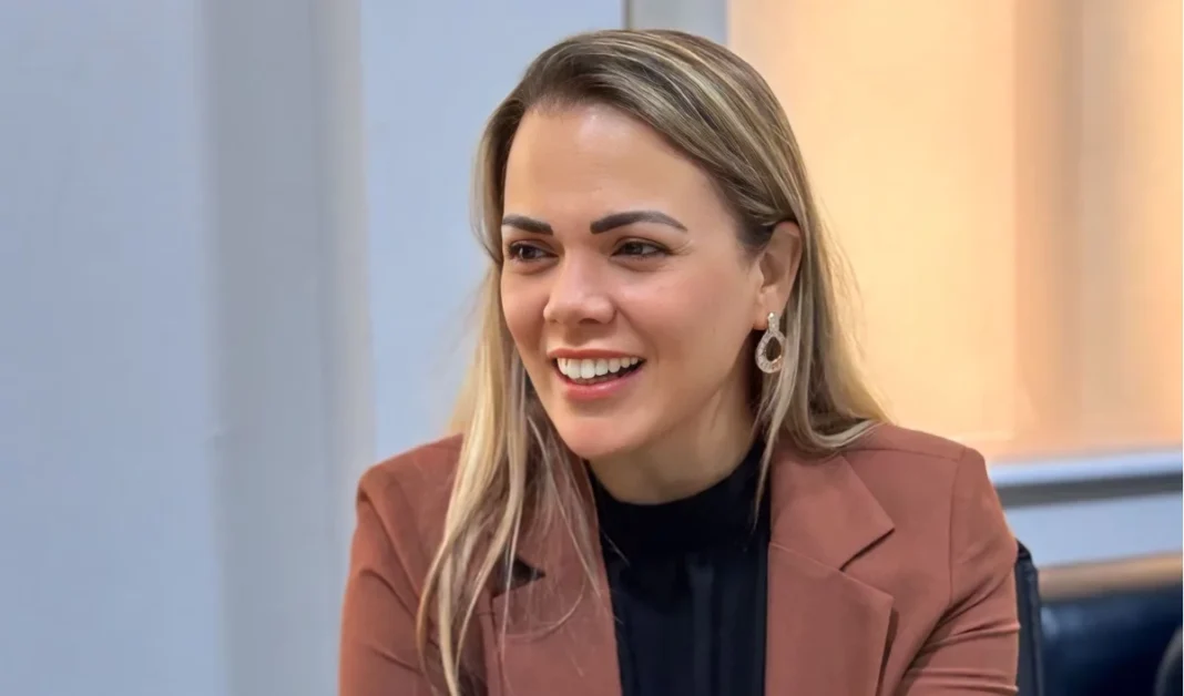 Clube das Mães de Jaru é beneficiado com playground por emenda de Cláudia de Jesus