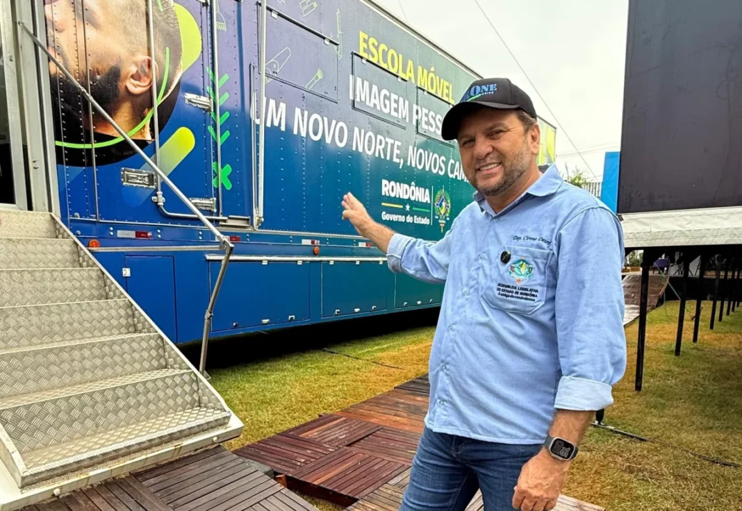 Escola Móvel de Imagem Pessoal chega a Rolim com apoio de Cirone Deiró