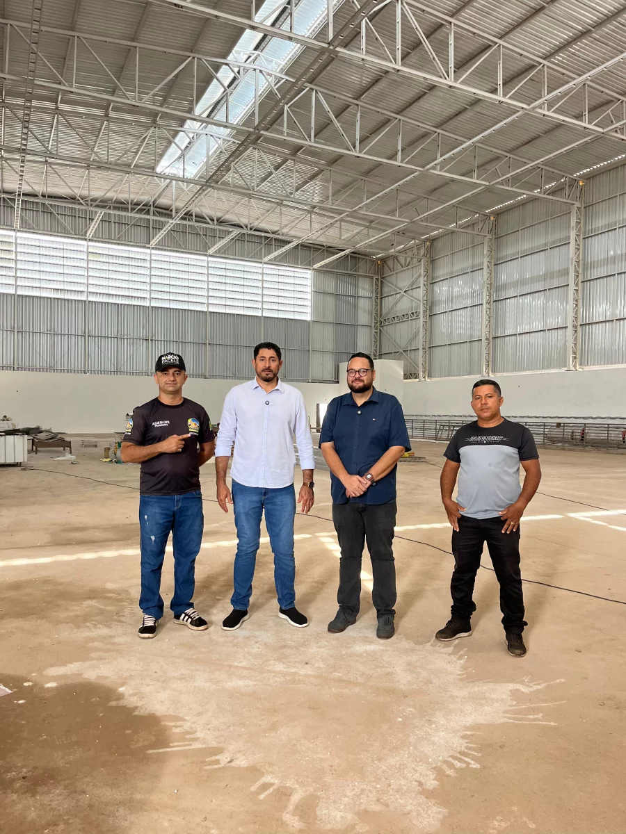 Vereador Márcio Pacele acompanha andamento das obras do Centro de Iniciação Esportiva no Bairro Flamboyant