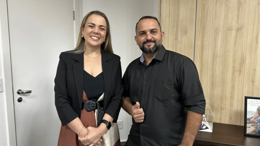 Cláudia de Jesus atende pedido do vereador Jean e Ambulância para Pimenteiras é garantida com emenda parlamentar