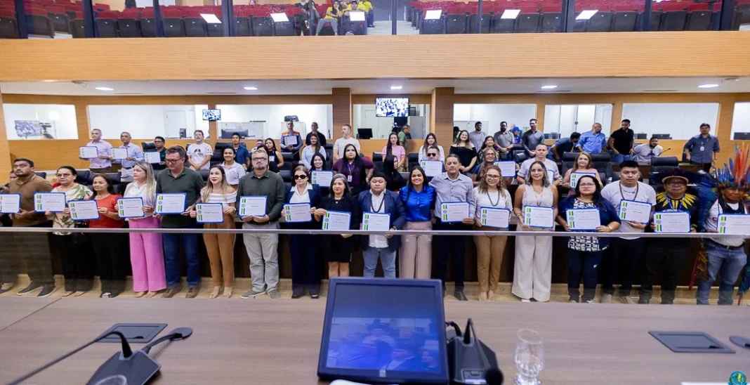 Deputada Dra. Taíssa conduz sessão solene em homenagem aos 15 anos da Secretaria Especial de Saúde Indígena