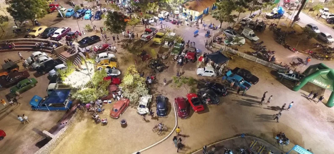 Exposição de carros antigos é uma das atrações da comemoração de aniversário da cidade